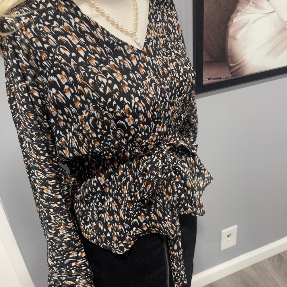 Express Ballon Sleeve Top